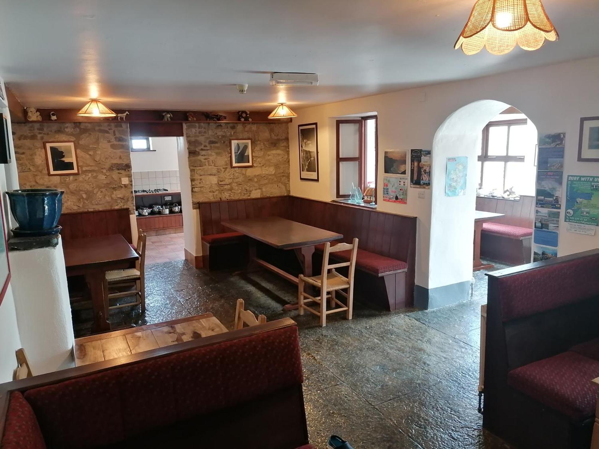 Aille River Tourist Hostel Glamping Doolin Exterior photo